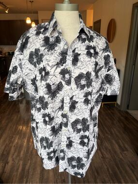 Murano Black & White Floral Short-Sleeve Button-Down Shirt